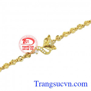 Với phụ nữ, việc sở hữu một lắc tay Hồ Ly sẽ mang lại may mắn trong đường tình duyên, sự khôn khéo trong giao tiếp và ứng xử trong cuộc sống,Lắc tay nữ hồ ly đẹp