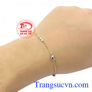Sản phẩm thích hợp làm quà tặng cho người thân hoặc bạn bè.Lắc tay nữ vàng trái tim,