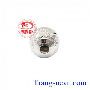 Với thiết kế nhẹ nhàng, tinh tế mang lại vẻ dịu dàng, tinh tế cho chủ nhân,Mặt dây chuyền charm bi phay