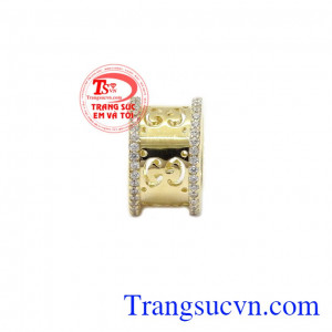 Sản phẩm được thiết kế tinh tế, bắt mắt với hoa văn sắc nét và đầy ấn tượng.