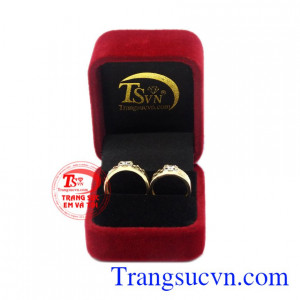 Nhẫn cưới vàng bền chặt