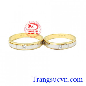 Hôn nhân là sự bắt đầu của một tình yêu đẹp với ước mong có thể được bên nhau đến cuối đời. Nhẫn cưới vàng chung đôi