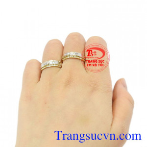 Nhẫn cưới vàng gắn kết