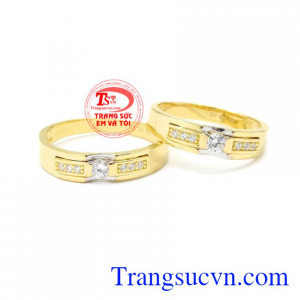 Nhẫn cưới vàng vĩnh cửu được thiết kế đơn giản, trẻ trung, hiện đại.
