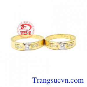 Nhẫn cưới vàng vĩnh cửu là kỷ vật thiêng liêng dành cho tình yêu bền chặt lứa đôi.