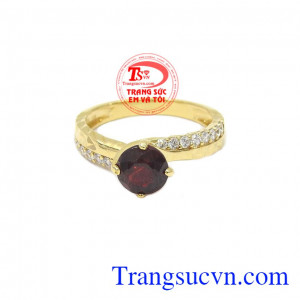 Đá granet được gọi là ngọc hồng lựu mang đến sự sung túc, con đầy cháu đống