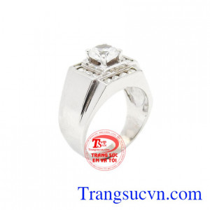 Nhẫn nam bạc nam tính được thiết kế tỉ mỉ, giúp cho nam giới thể hiện vẻ cá tính, trẻ trung.