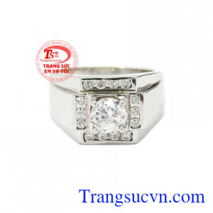 Nhẫn nam bạc nam tính kiểu dáng thời trang, phù hợp với nhiều kiểu trang phục.