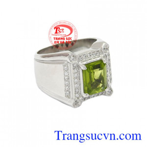 Nhẫn nam bạc Peridot đẹp là sự lựa chọn lý tưởng dành cho phái mạnh.