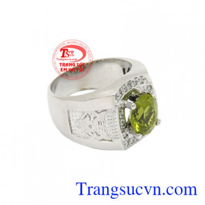 Nhẫn nam bạc Peridot hợp thời trang, đảm bảo chất lượng.