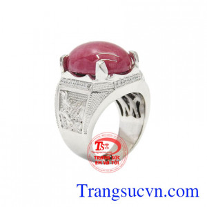 Nhẫn nam bạc Ruby được chế tác từ đá Ruby thiên nhiên và bạc chạm khắc đại bàng.