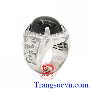 Nhẫn nam bạc Sapphire sao cá tính được gắn viên Sapphire sao chất lượng, màu sắc bắt mắt mang lại vẻ đẳng cấp, sang trọng cho người đeo.