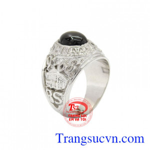Nhẫn nam bạc Sapphire sao nam tính là sản phẩm được chế tác tỉ mỉ, thiết kế độc đáo.