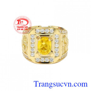 Nhẫn nam sapphire vàng sang trọng giúp phái mạnh thể hiện cá tính.