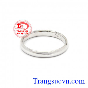 Nhẫn nam vàng trắng đơn giản hiện đang được nhiều phái nam ưa chuộng bởi nét tinh tế của sản phẩm,Nhẫn nam vàng trắng đơn giản