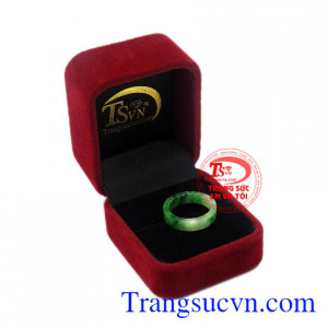 Nhẫn ngọc Jadeite chất lượng đẹp giao hàng trên toàn quốc.