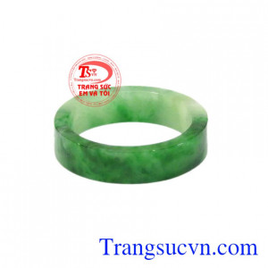Nhẫn ngọc Jadeite chất lượng mang lại may mắn cho người đeo.