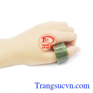 Nhẫn ngọc cẩm thạch