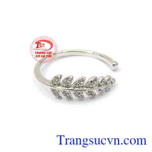 Nhẫn nữ lá vàng trắng thời trang là món quà tặng tuyệt vời cho phái đẹp vào các dịp ý nghĩa