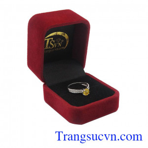 Nhẫn nữ sapphire vàng may mắn