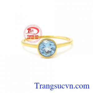 Nhẫn nữ vàng Topaz nhỏ xinh sẽ khiến cho những cô nàng nữ tính yêu thích.
