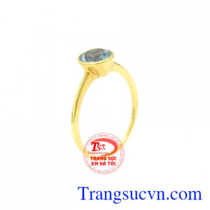 Nhẫn nữ vàng Topaz nhỏ xinh là sản phẩm được chế tác xinh xắn, không cầu kì.