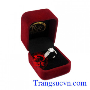 Nhẫn nữ vàng trắng nổi bật