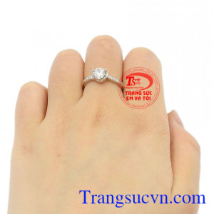 Nhẫn nữ vàng trắng trái tim đẹp chất lượng.
