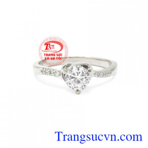 Nhẫn nữ vàng trắng trái tim đẹp sẽ khiến các cô nàng trở nên thu hút, hấp dẫn với người khác phái hơn.