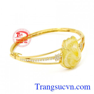 Vòng tay vàng hồ ly thạch anh tóc là sự lựa chọn hoàn hảo cho những người thích sự sang trọng, tinh tế. 