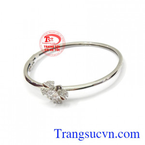 Vòng tay vàng trắng phong cách là sự lựa chọn cho người yêu thương những dịp ý nghĩa
