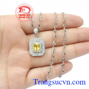 Đá Sapphire rất hữu ích trong việc giúp chủ nhân đưa ra những quyết định sáng suốt, công bằng và tích cực,Bộ dây chuyền nữ Sapphire vàng