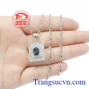 Mang vẻ đẹp hoàn hảo, đá Sapphire được coi là biểu tượng của sự toàn vẹn, mang lại hiệu quả tối ưu,Bộ dây chuyền Sapphire nữ quý tộc