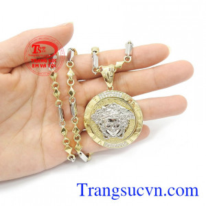 Bộ dây chuyền lịch lãm phù hợp làm quà tặng cho người bạn yêu thương.