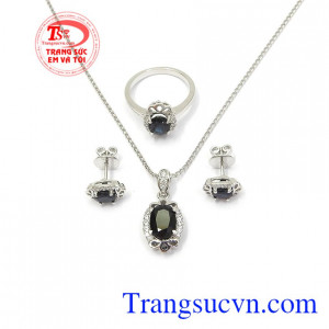 Bộ trang sức Sapphire thịnh vượng chế tác bằng vàng trắng gắn đá Sapphire thiên nhiên cao cấp