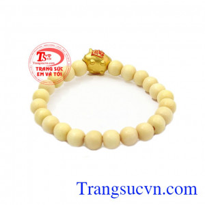 Với ý nghĩa mang lại sức khỏe, mong bé lớn lên khỏe mạnh, vòng dâu tằm cho bé luôn được các mẹ, các gia đình quan tâm, tìm mua,Chuỗi tay dâu heo vàng ta