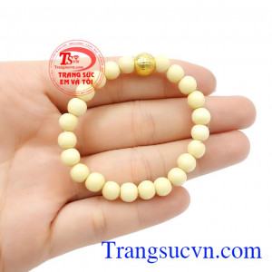 ản phẩm hiện tại được rất nhiều bậc phụ huynh ưa chuộng và lựa chọn cho các bé,Chuỗi tay dâu vàng ta