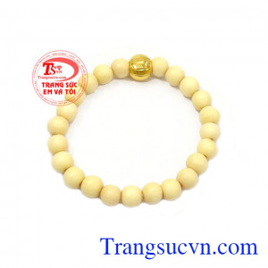 Theo người xưa, vòng dâu tằm còn có tác dụng xua đuổi và giúp bé tránh tà ma,Chuỗi tay dâu vàng ta