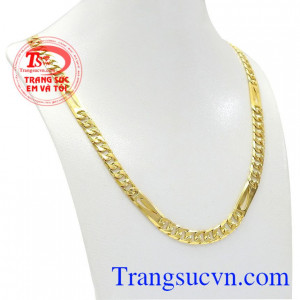 Sản phẩm chế tác từ vàng tây 10k sáng bóng bền đẹp.