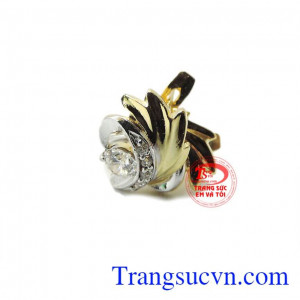 Hoa tai cá tính sẽ là sự lựa chọn hoàn hảo để làm quà tặng cho người yêu thương. Hoa tai cá tính vàng 10k.