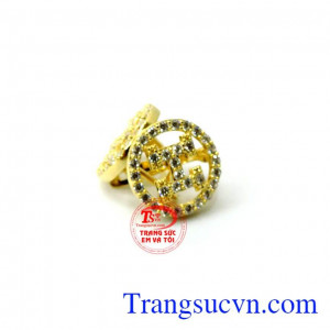 Hoa tai chữ H độc đáo thương hiệu Em và Tôi đảm bảo về chất lượng vàng. Hoa tai chữ H độc đáo uy tín.