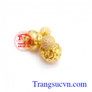 Hoa tai sáng bóng vàng, hoa tai vàng tây đẹp. Hoa tai sáng bóng vàng mang lại vẻ sang trọng, tinh tế cho người đeo. Hoa tai sáng bóng vàng bảo hành uy tín.