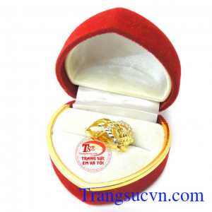 Hoa tai giọt nước vàng đeo thời thượng, hợp thời trang. Hoa tai giọt nước vàng bảo hành uy tín.
