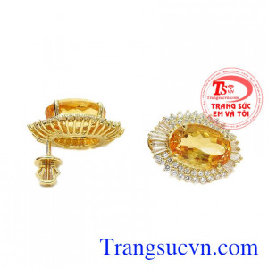 Sản phẩm kết hợp hài hòa giữa vàng tây 14k và thạch anh vàng càng giúp sản phẩm thêm giá trị. Hoa tai thạch anh vàng ấn tượng