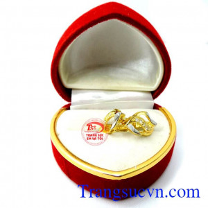 Hoa tai vàng tây 10k tinh tế thương hiệu Em và Tôi đảm bảo về chất lượng, bảo hành uy tín.