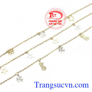 Lắc chân vàng điệu đà được nhập khẩu nguyên chiếc từ Hàn Quốc. 