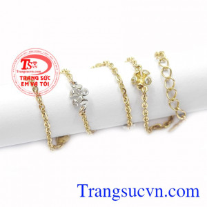 Sản phẩm chế tác từ vàng 10k nhập khẩu sáng bóng, màu sắc đẹp. Lắc chân vàng nữ tính