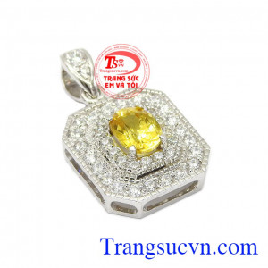 Đá Sapphire không đơn thuần chỉ là một món trang sức bình thường mà còn ẩn chứa nhiều năng lượng sâu sắc và không phải ai cũng hiểu hết ý nghĩa, công của đá Sapphire mang lại,Mặt dây nữ Sapphire vàng