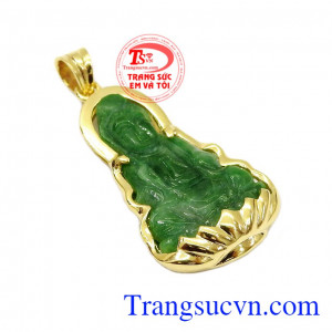 Mặt dây quan âm Jadeite đẹp với đường nét chạm khắc tỉ mỉ, tinh tế hình phật quan âm hiền dịu, từ bi,Mặt dây quan âm Jadeite đẹp