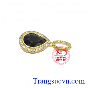 Mặt dây saphir thịnh vượng là món quà ý nghĩa dành tặng người thân